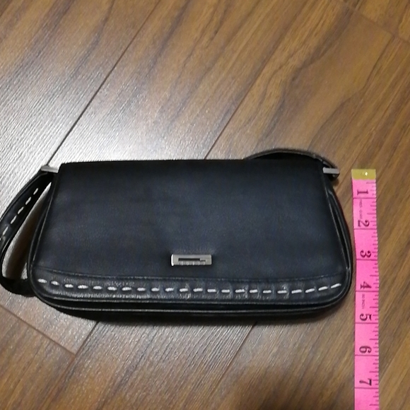 Like-new Guess leather-like black purse - Picture 8 of 8